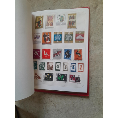 210 - Stamps : a multithematic collection on SG Avon leaves lightly mounted , approx 100 pages in clean co... 
