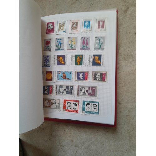 210 - Stamps : a multithematic collection on SG Avon leaves lightly mounted , approx 100 pages in clean co... 