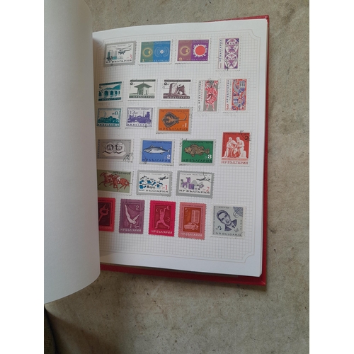210 - Stamps : a multithematic collection on SG Avon leaves lightly mounted , approx 100 pages in clean co... 