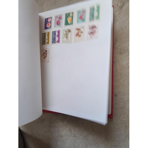 210 - Stamps : a multithematic collection on SG Avon leaves lightly mounted , approx 100 pages in clean co... 