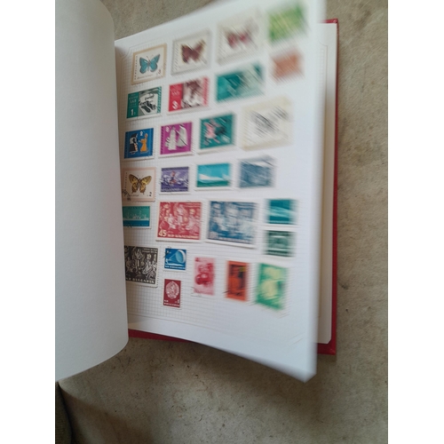 210 - Stamps : a multithematic collection on SG Avon leaves lightly mounted , approx 100 pages in clean co... 