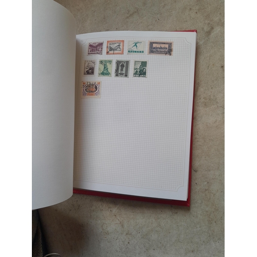 210 - Stamps : a multithematic collection on SG Avon leaves lightly mounted , approx 100 pages in clean co... 