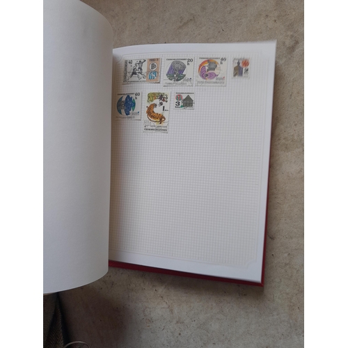 210 - Stamps : a multithematic collection on SG Avon leaves lightly mounted , approx 100 pages in clean co... 