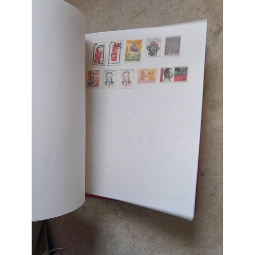 210 - Stamps : a multithematic collection on SG Avon leaves lightly mounted , approx 100 pages in clean co... 