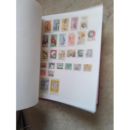 210 - Stamps : a multithematic collection on SG Avon leaves lightly mounted , approx 100 pages in clean co... 