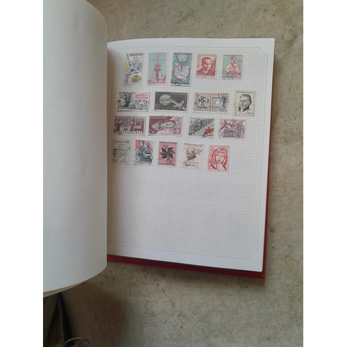 210 - Stamps : a multithematic collection on SG Avon leaves lightly mounted , approx 100 pages in clean co... 