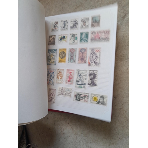 210 - Stamps : a multithematic collection on SG Avon leaves lightly mounted , approx 100 pages in clean co... 