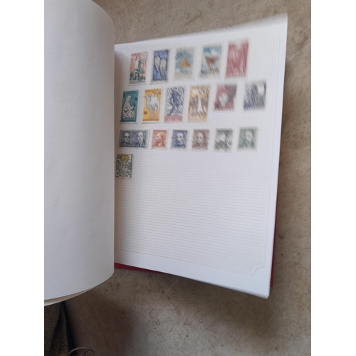 210 - Stamps : a multithematic collection on SG Avon leaves lightly mounted , approx 100 pages in clean co... 