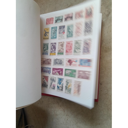 210 - Stamps : a multithematic collection on SG Avon leaves lightly mounted , approx 100 pages in clean co... 