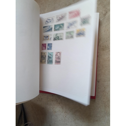 210 - Stamps : a multithematic collection on SG Avon leaves lightly mounted , approx 100 pages in clean co... 