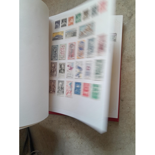 210 - Stamps : a multithematic collection on SG Avon leaves lightly mounted , approx 100 pages in clean co... 