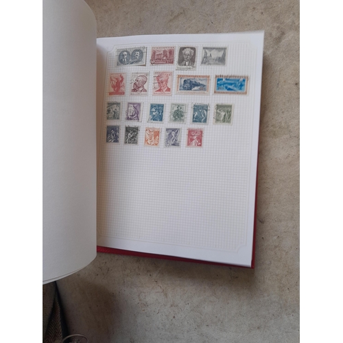 210 - Stamps : a multithematic collection on SG Avon leaves lightly mounted , approx 100 pages in clean co... 