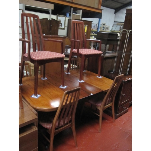 616 - Extending Pull Out Dining Table with 4 Chairs & 2 Carvers.