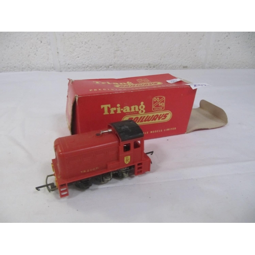 232 - Boxed Triang Yard Switcher Train.