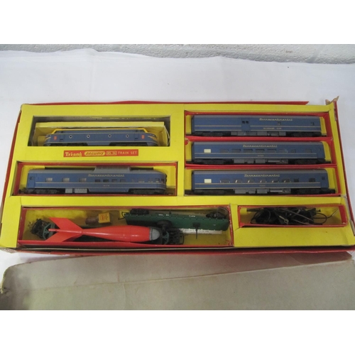 239 - Boxed Triang Model Train Set RS.34.