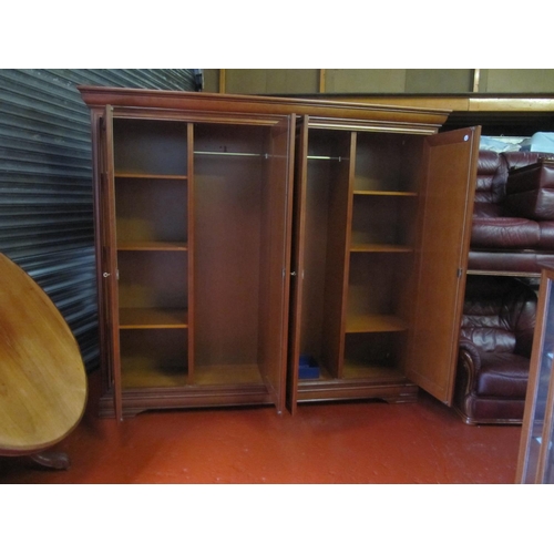 543 - Very Large Mahogany 4 Door Wardrobe With Shelves & Rails.