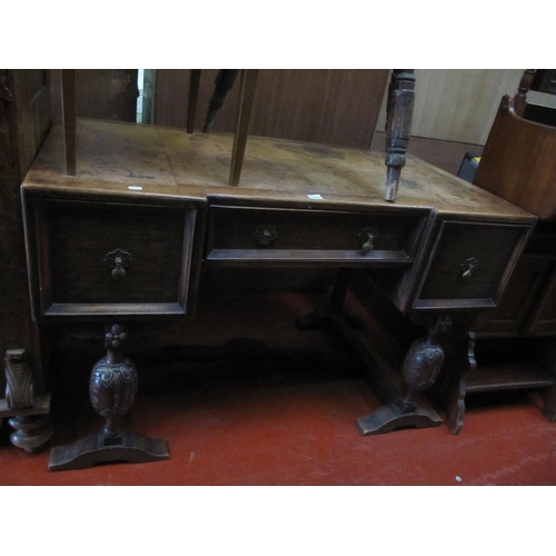 587 - Leather Inlay Topped Oak Desk on Carved Pineapple Legs with Three Drawers.