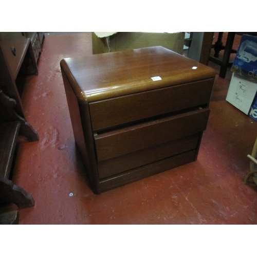 618 - Mahogany 3 Drawer Bedside Cabinet.