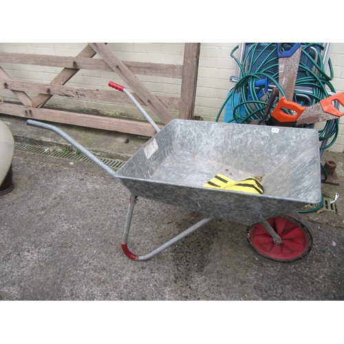 653 - Small Metal Wheelbarrow.