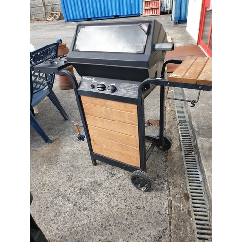 Char Broil 5000 Deluxe Gas BBQ with Side Hob Preparation Table