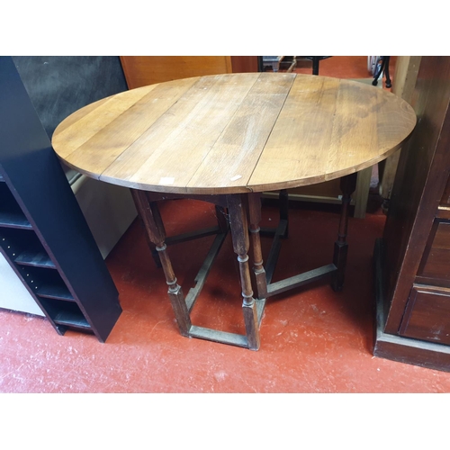 562 - Oak Gate Leg Drop Leaf Table.