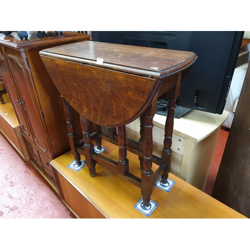 575 - Oak Drop Leaf, Gate Leg Occasional Table.