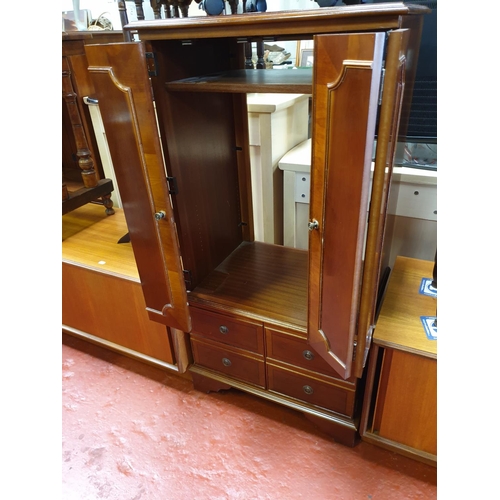 578 - Yew HiFi Cabinet with Bifold Doors over Two Cupboards.