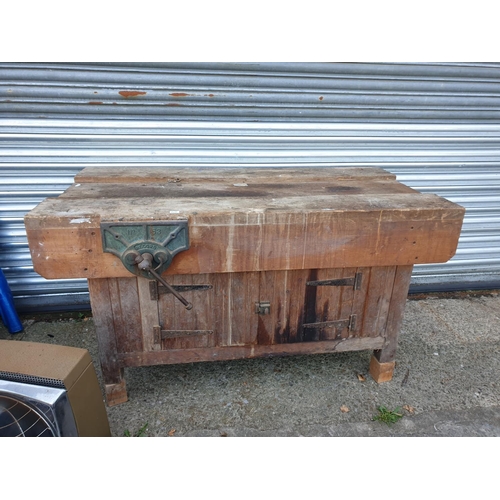 618 - Large Heavy Work Bench with Vice & Cupboards.