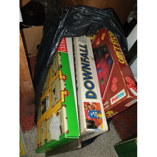 91 - Selection of Board Games - Cluedo, Downfall, Can't Stop & Monopoly Board.