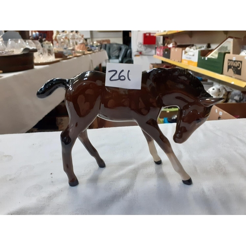 261 - Royal Doulton Foal with Head Down no 947.