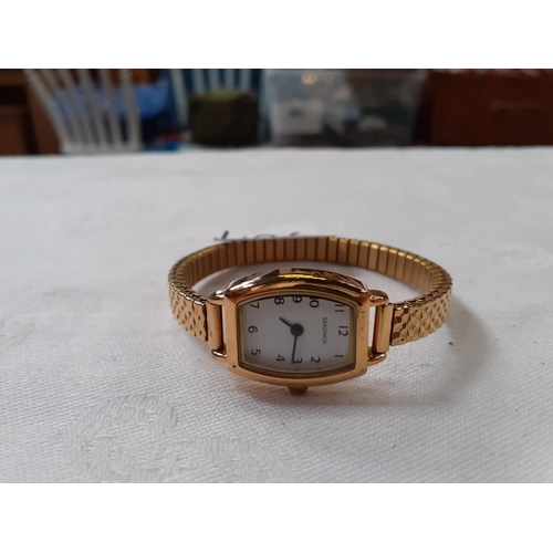 426 - Ladies Sekonda Wrist Watch with Expanding Strap.