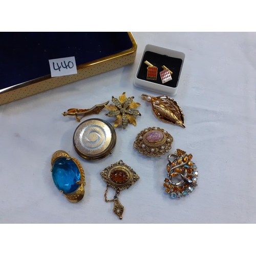 440 - Selection of Brooches, Cufflinks etc.