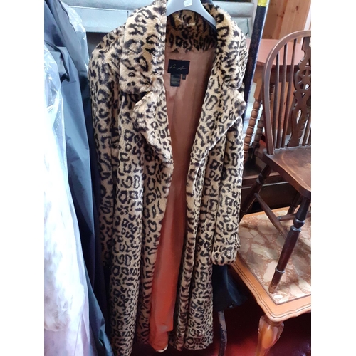 589 - New Ladies XL Leopard Print Full Length Faux Fur Coat (130cm from Collar to Bottom).