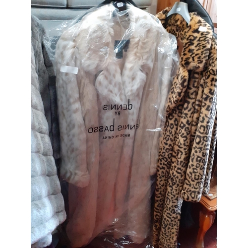 590 - New Ladies Snow Minx Print Faux Fur Coat (Approximately 130cm from Collar to Bottom).