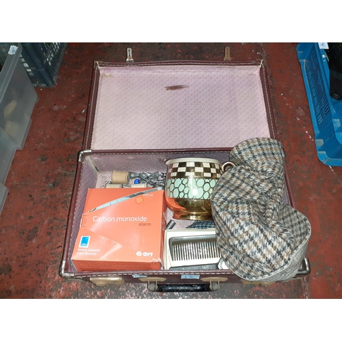 18 - A Small Vintage Case & Contents to Include Cutlery, Jug etc.