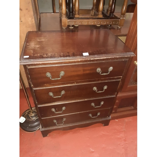 593 - 4 Drawer Mahogany Chest of Drawers.