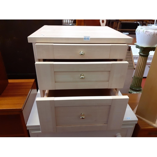 616 - Modern 3 Drawer Bedside Cabinet.