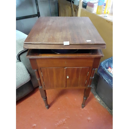 621 - Fitonal Gramophone Cabinet on Straight Legs.