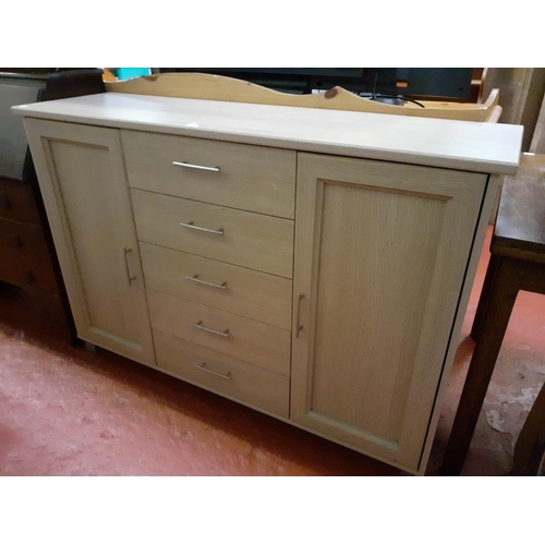 634 - Modern 5 Drawer 2 Door Light Ash Effect Sideboard.