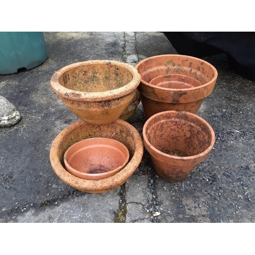 635 - Selection of Terracotta Garden Plant Pots.