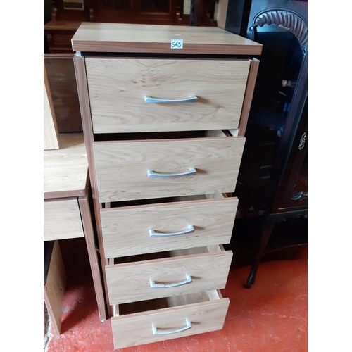 565 - Oak Effect 5 Drawer Chest of Drawers.