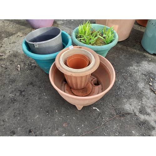 638 - Quantity of Garden Plastic Garden Pots.