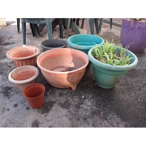 638 - Quantity of Garden Plastic Garden Pots.