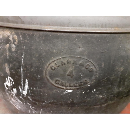 1 - 4 Gallon Clark & Co Cast Cauldron Pot with Lid.