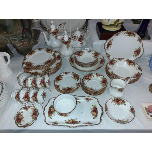 391 - 52 Piece Royal Albert 