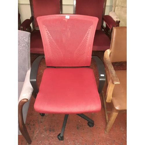 485 - Red Mesh & Black Office Swivel Chair on Casters.