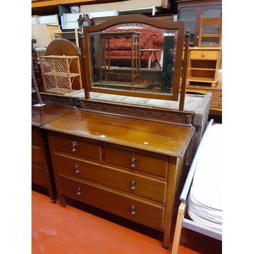 560 - 2 Over 2 Mahogany Chest of Drawers with Mirror to Top & Carved Back.