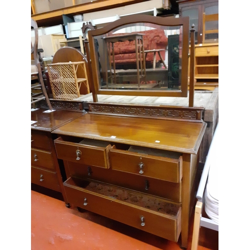 560 - 2 Over 2 Mahogany Chest of Drawers with Mirror to Top & Carved Back.