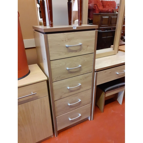 569 - Oak Effect 5 Drawer Chest of Drawers.