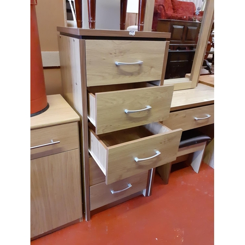 569 - Oak Effect 5 Drawer Chest of Drawers.